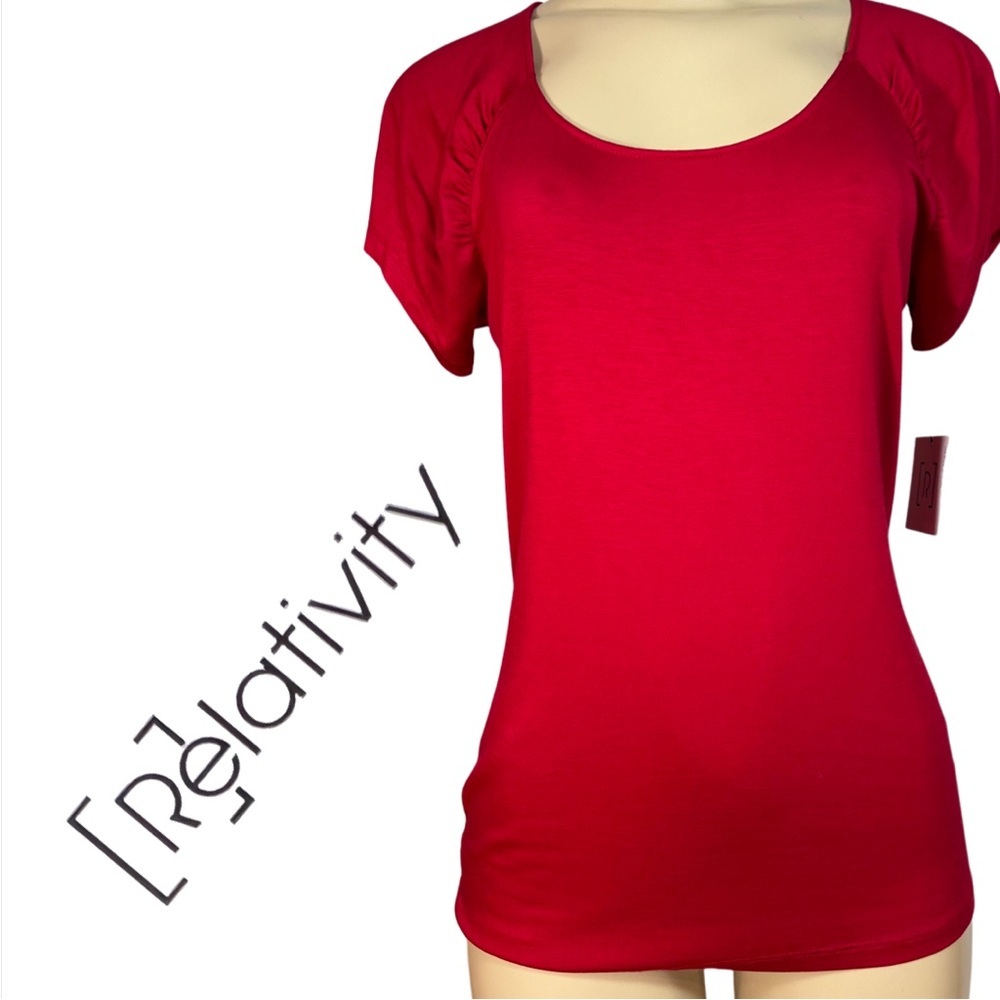 NWT $34 Relativity Big Red Barn Knit Top Small